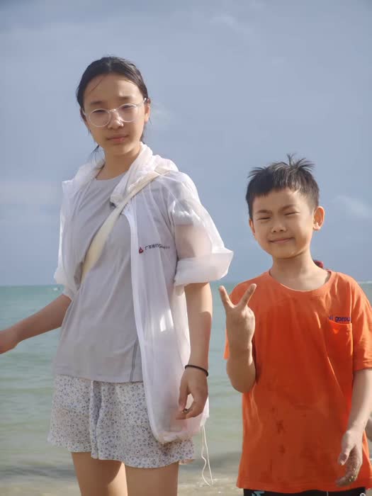 海边亲子合影